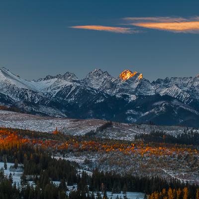 Fotobehang Zonsondergang boven de bergen