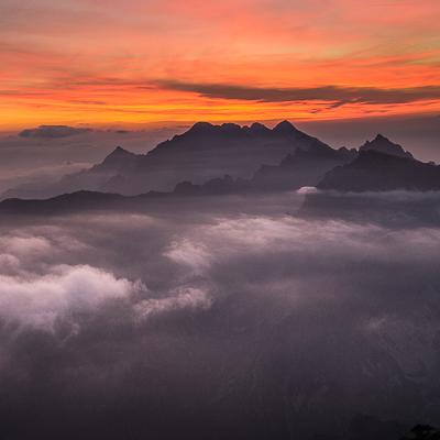 Fotobehang Bergen bij zonsondergang