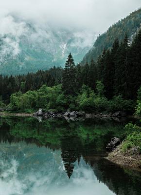 Canvas Groen landschap met bergmeer