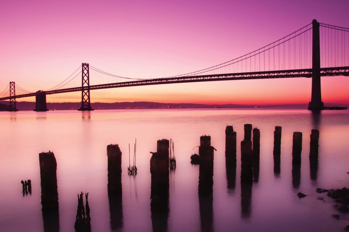 Fotobehang Roze zonsonderganglandschap met de Golden Gate Bridge