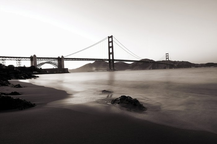Fotobehang Monochroom landschap met de Golden Gate Bridge