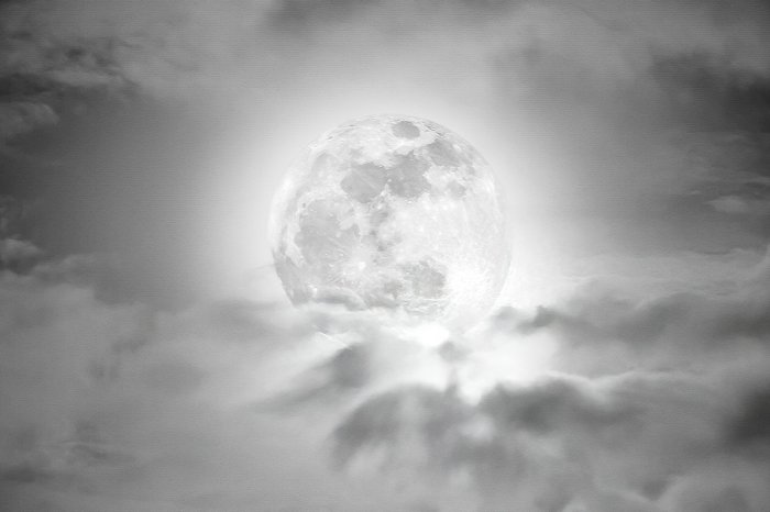 Fotobehang De maan en de delicate wolken in grijstinten