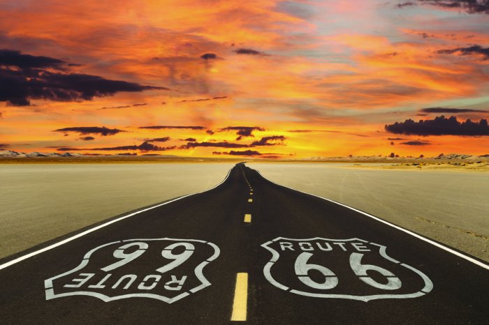 Fotobehang Route 66 in de gloed van de ondergaande zon