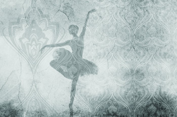 Fotobehang Een ballerina in beweging tegen een decoratief betonpatroon