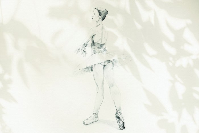 Fotobehang Een subtiele tekening van een ballerina op een lichte achtergrond