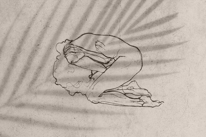 Fotobehang Een artistieke muurschildering van een liggende vrouw