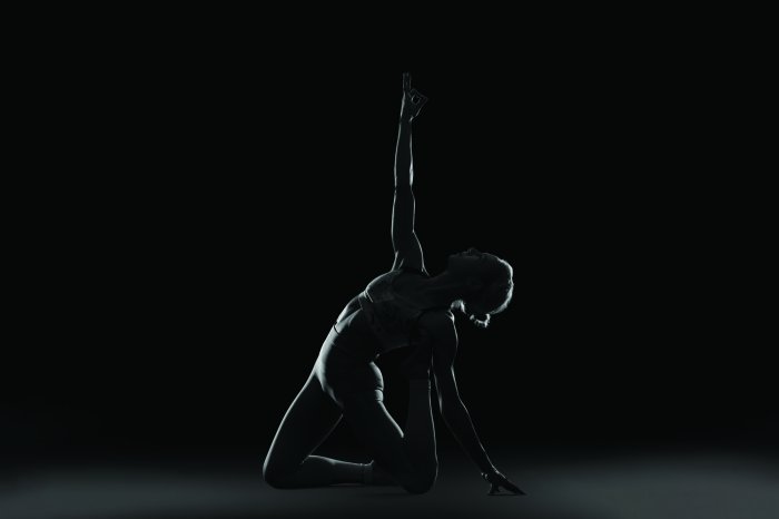 Fotobehang Artistieke zwart-witfoto van een turnster