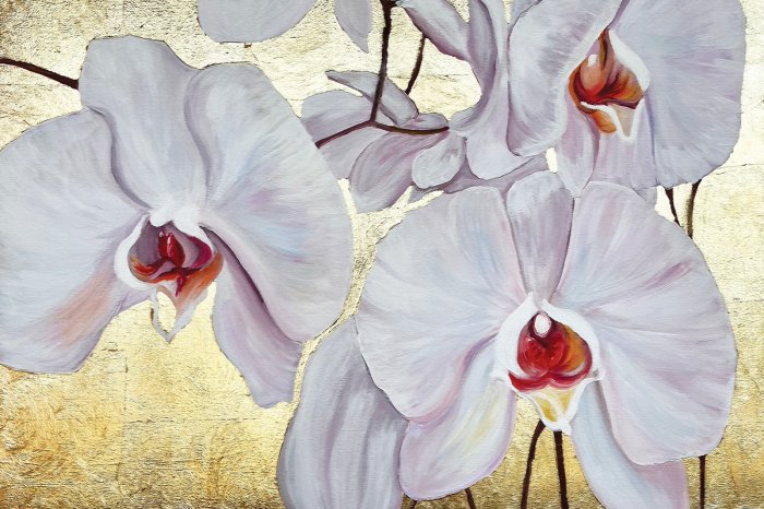 Fotobehang Geschilderde orchideeën op een goudkleurige achtergrond