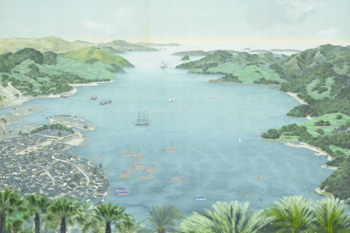 Fotobehang Panorama van de badplaats met groene heuvels