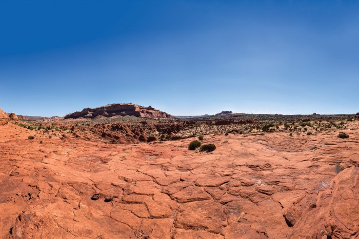 Fotobehang Panoramisch landschap van de rotsachtige rode woestijn