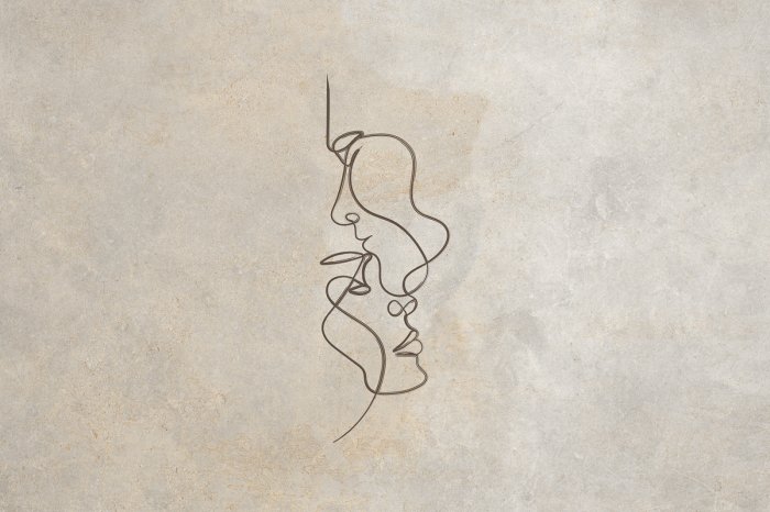 Fotobehang Een subtiele compositie van het gezicht op een beige achtergrond