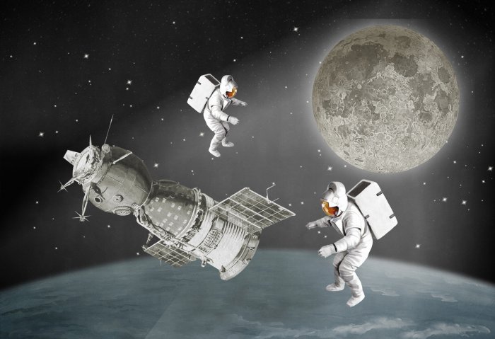 Fotobehang Kosmonauten in een baan om de aarde met de maan op de achtergrond