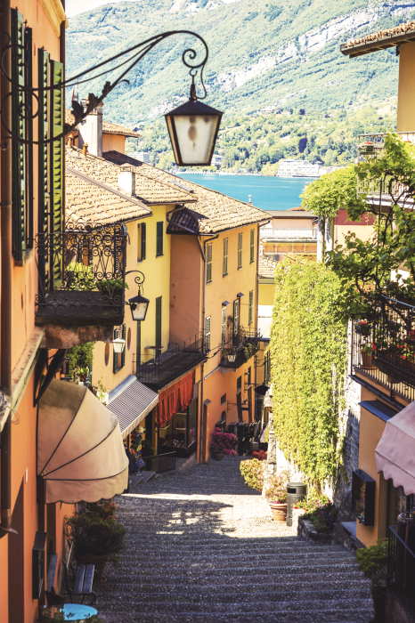 Poster Italiaanse straat met stenen trappen