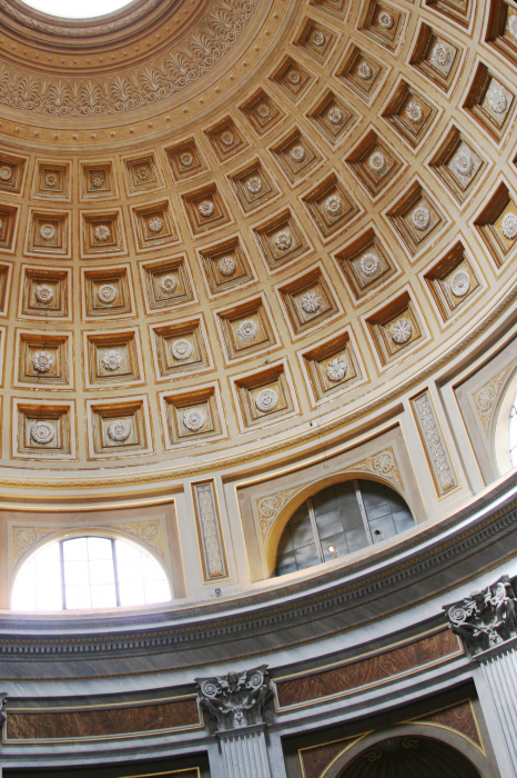 Poster Monumentaal interieur met een decoratieve koepel.