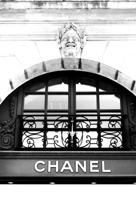 Poster Een minimalistische foto van de Chanel-winkel.