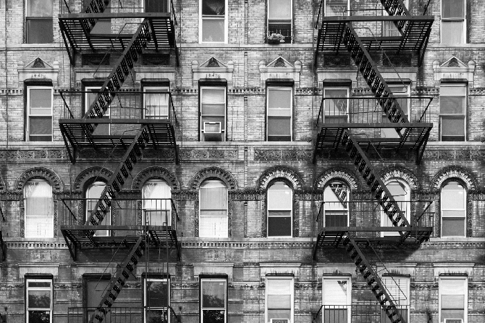 Poster Gevel van het gebouw met gietijzeren trap