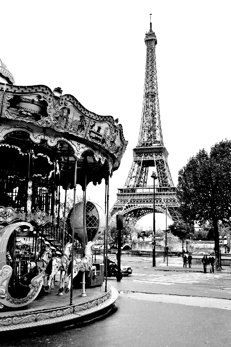 Poster Romantisch Parijs met een carrousel en een toren.