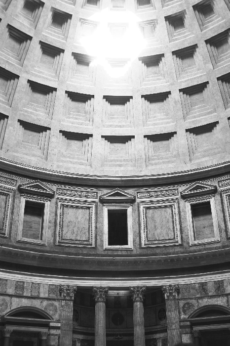 Poster Het oude interieur van de tempel in de koepel.