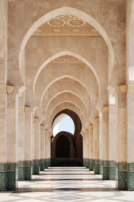 Poster Symmetrische arcaden verlicht door de zon.