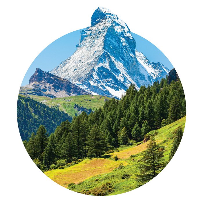 Sticker Een schilderachtig landschap met uitzicht op de bergtop.
