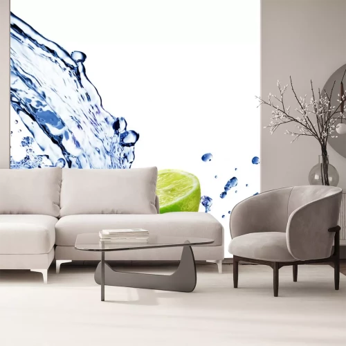 Sticker zoet water druppels op kalk geïsoleerd op wit