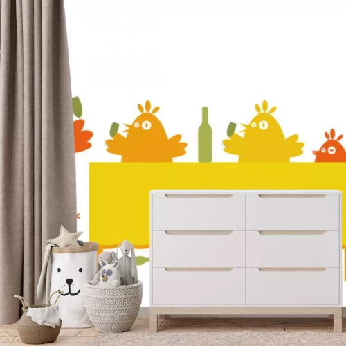 Sticker Een vogelfamilie zit aan een gele tafel