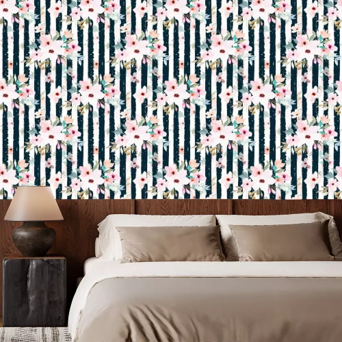 Behang Patroon met zwarte en witte strepen tussen roze bloemen