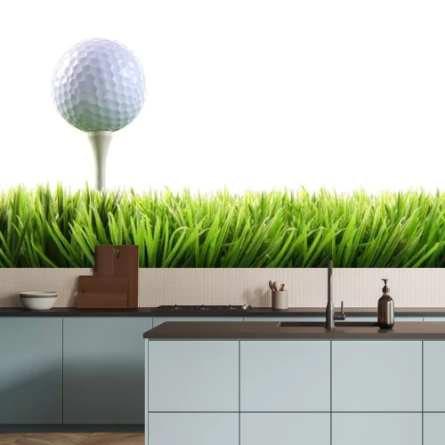 Sticker Golfbal met tee in het gras