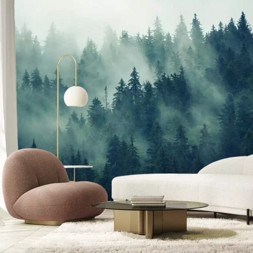 Fotobehang Donker bos gehuld in mist