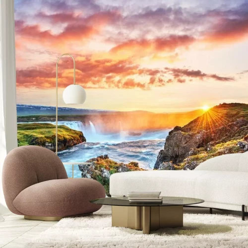 Fotobehang De schilderachtige zonsondergang over landschappen en watervallen. Kirkjufell-berg