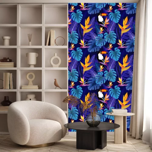 Behang Paars motief van toekans en exotische bloemen