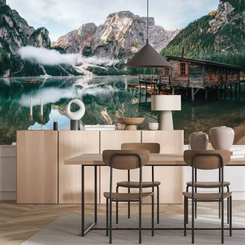 Fotobehang Houten huis aan het meer van Braies