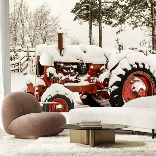 Fotobehang Oude rode tractor die in sneeuw wordt behandeld