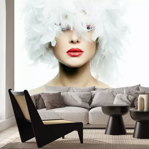Fotobehang Een vrouw met witte veren op haar hoofd