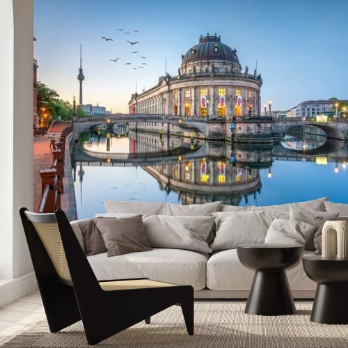 Fotobehang Vliegende vogels op de achtergrond van het Museuminsel