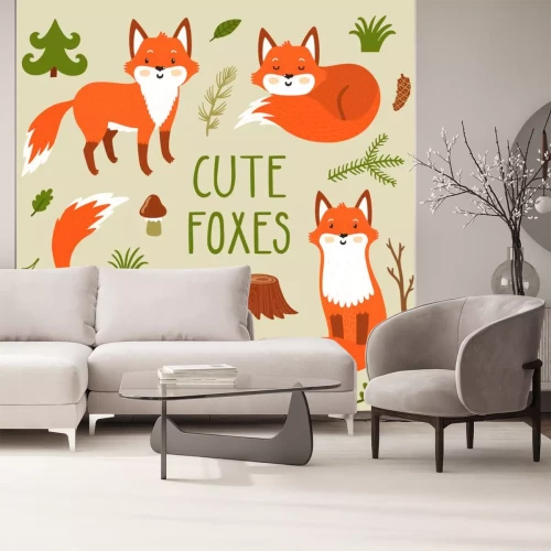 Sticker Vector set van vier schattige vossen een bosplanten. Grappige hand getrokken stripfiguren. Kan worden gebruikt in kinderachtige posters, kaarten, uitnodigingen en andere.