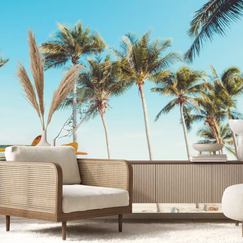 Fotobehang oldtimer geparkeerd op het tropische strand (aan zee) met een surfplank op het dak - recreatieve reis in de zomer. retro kleureffect