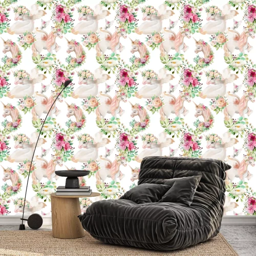 Behang Waterverfpegasi onder prachtige bloemen