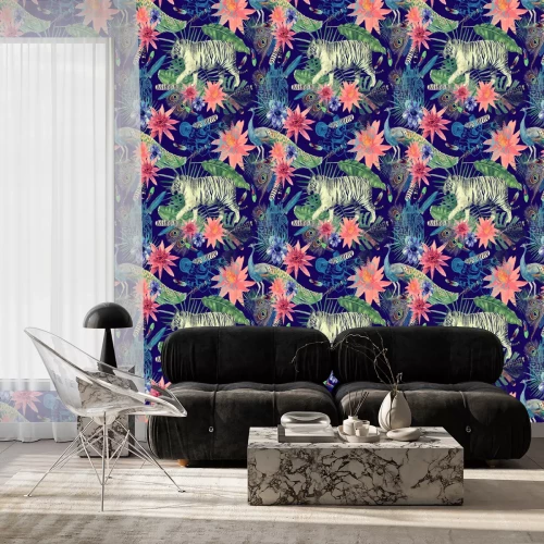 Behang Naadloos waterverfpatroon met tijgers, pauwen, bladeren, bloemen.