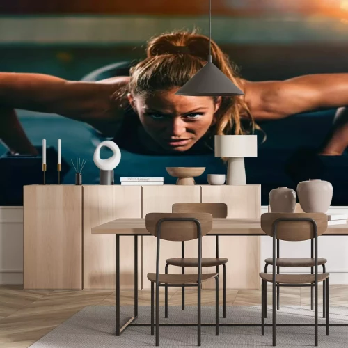 Fotobehang Sterke vrouw doet push-ups