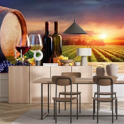 Fotobehang Stilleven met wijn, druiven en een vat en een veld op de achtergrond