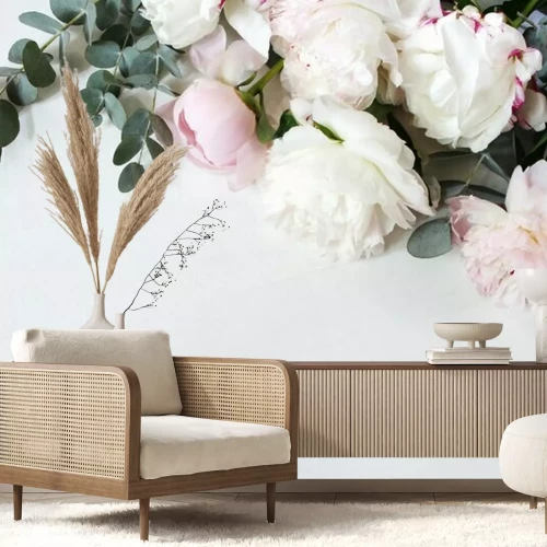 Fotobehang Heldere pioenrozen met eucalyptus