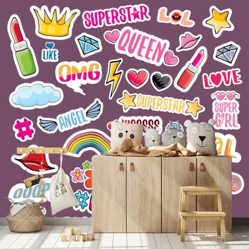 Sticker Jeugdafbeeldingen en inscripties op een paarse achtergrond