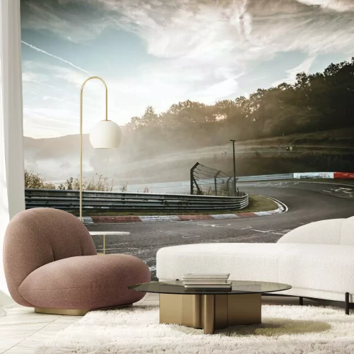 Fotobehang De renbaan ontwaakt in de herfstmist