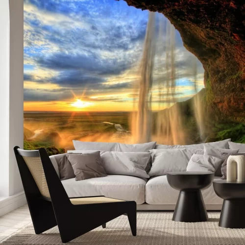 Fotobehang Uitzicht op de waterval en de zon