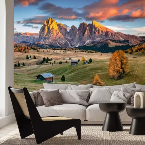 Fotobehang Bergen huisjes en groene open vlakte