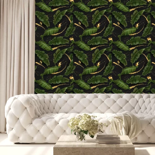 Behang Groen tropisch blad met gouden accenten