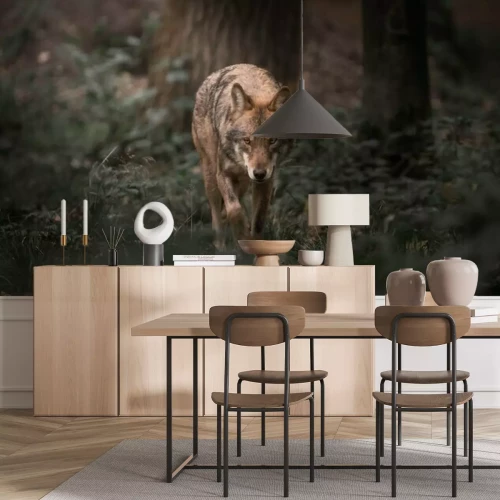 Fotobehang Lopende wolf midden in de natuur