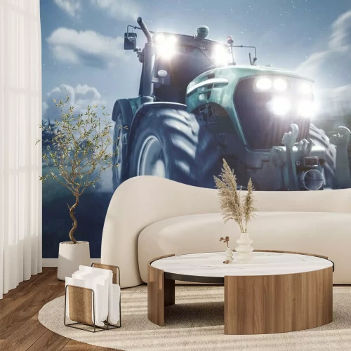 Fotobehang Traktor fährt auf einem Feldweg bei Nacht