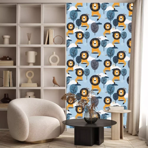 Behang Leeuwen tussen bomen en wolken